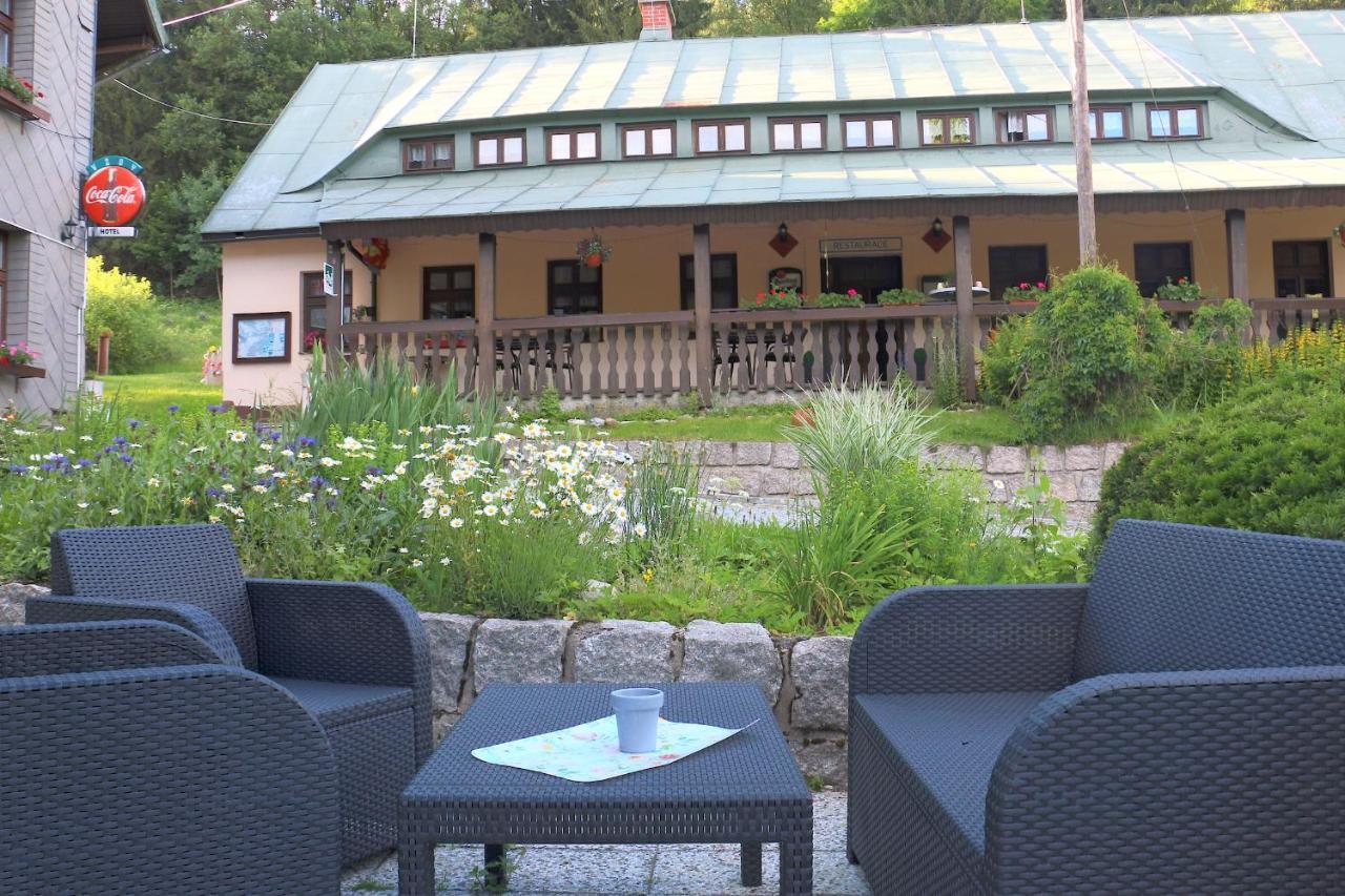 Hotel Maredis Kořenov Buitenkant foto